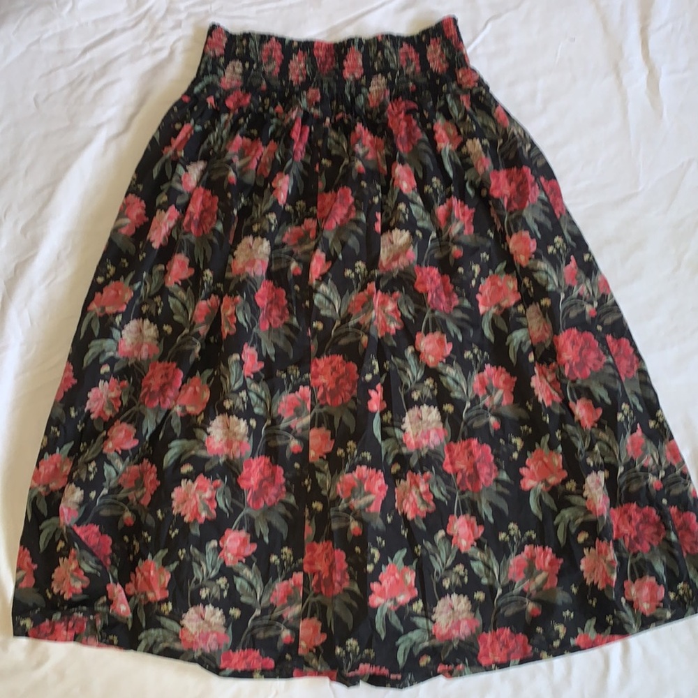 Antonio Melani Black Floral Skirt Size Medium - Picture 3 of 8